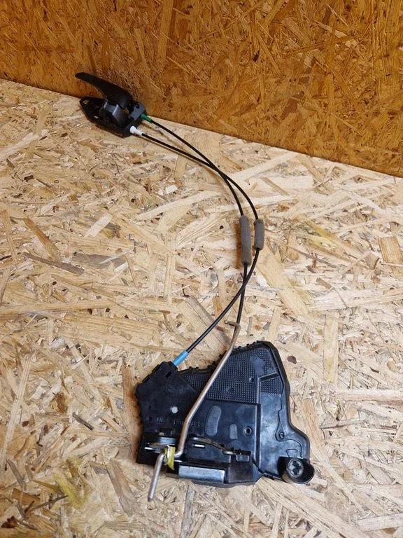 Esiukse lukk A084219
