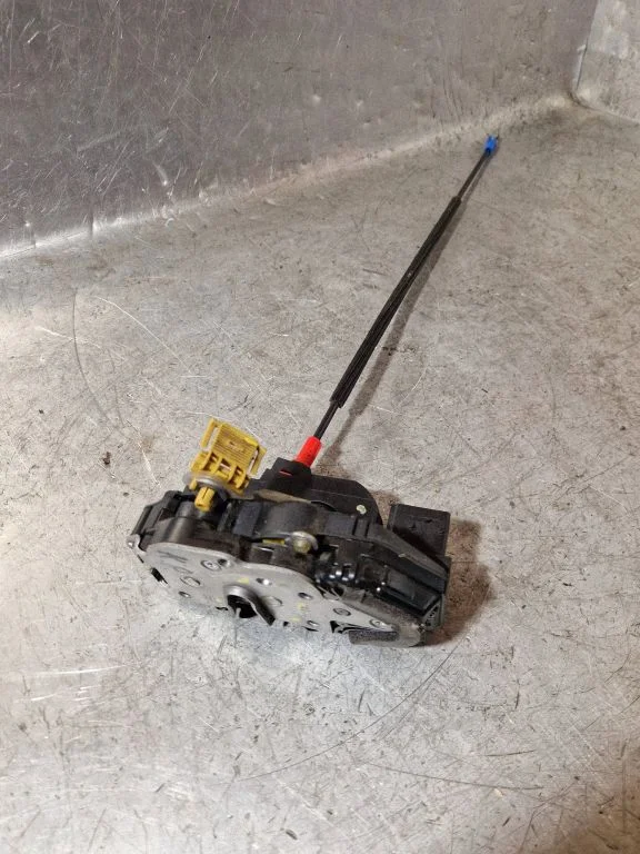 Front door lock – Opel Zafira C (2011-2019)