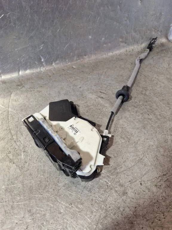 Front door lock 5E1837016A