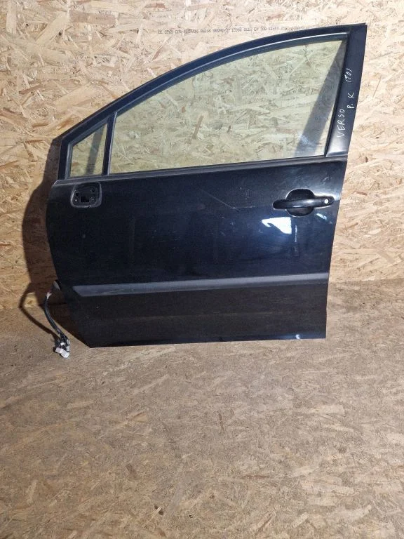 Front door – Toyota Corolla Verso AR10 (2004-2009)