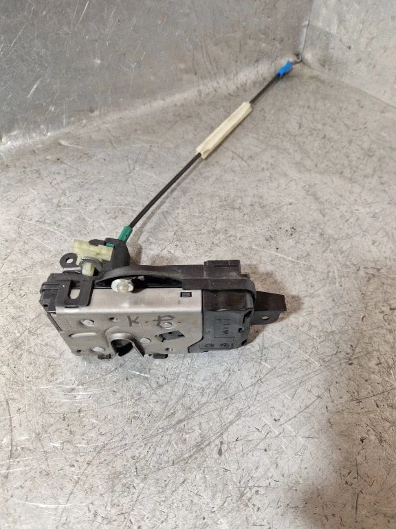 Front door lock – Opel Zafira B (2005-2014)