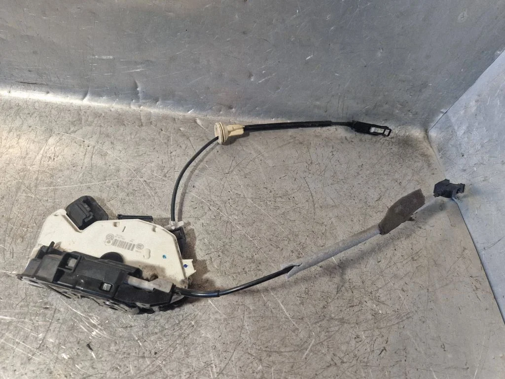 Front door lock – Volkswagen Jetta VI (2011-2018)