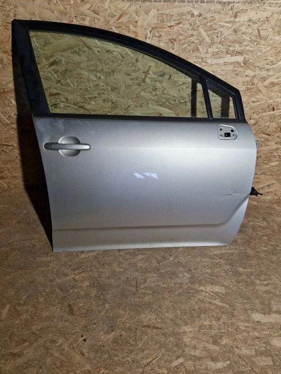 Front door – Toyota Corolla Verso AR10 (2004-2009)