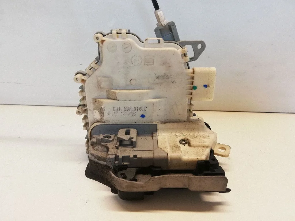 Front door lock 8J1837016C