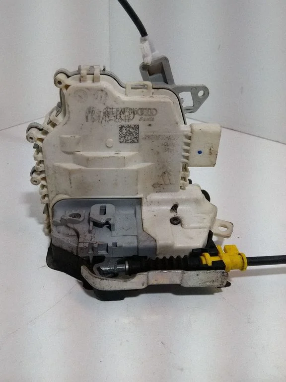 Zamek drzwi przednich 8J1837016C