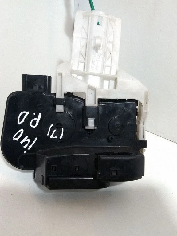 Front door lock A045035