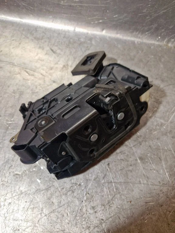 Front door lock – Volkswagen Jetta VI (2011-2018)