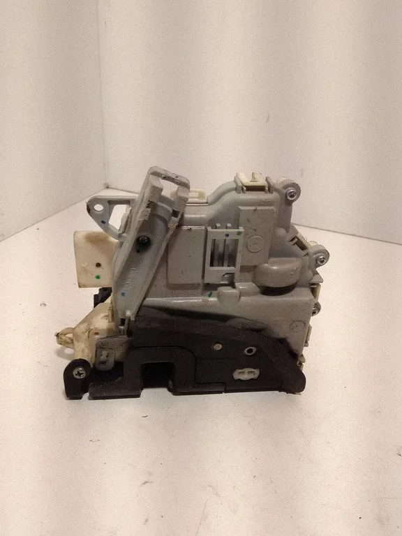 Front door lock 8J1837016C