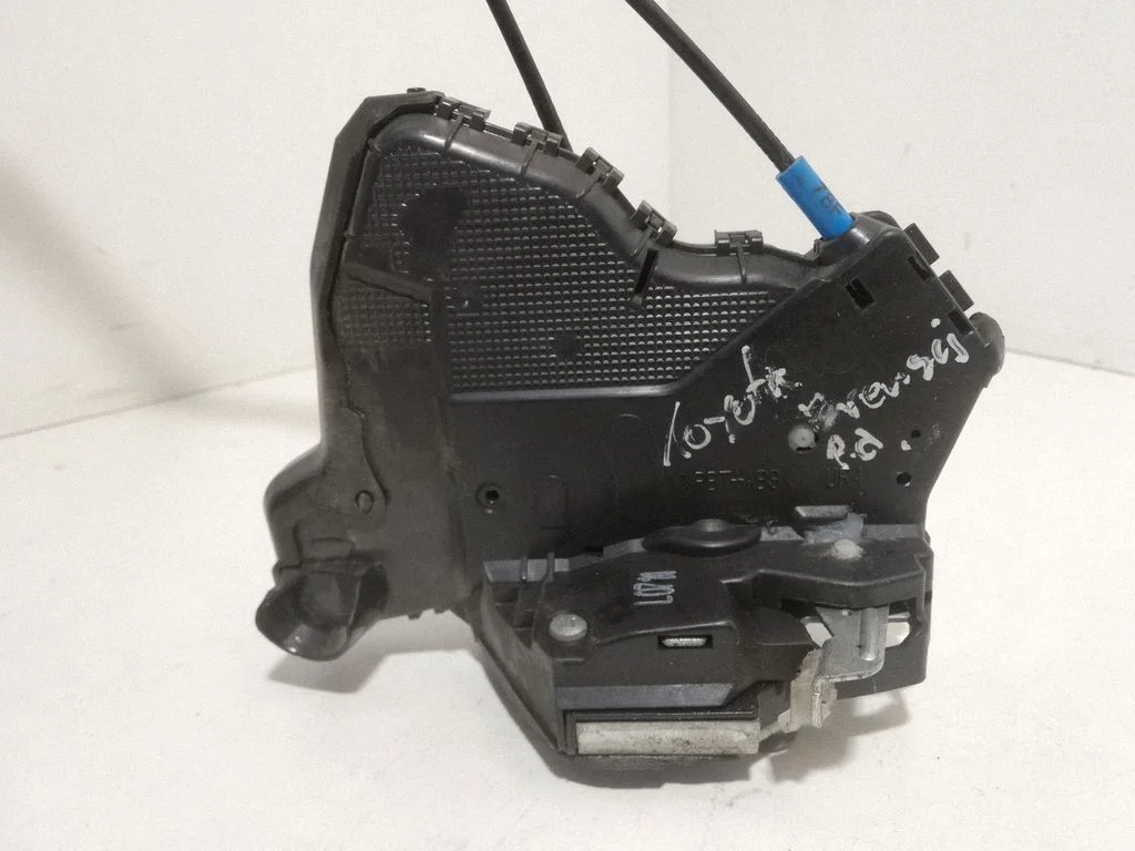 Front door lock – Toyota Avensis T270 (2012-2015)