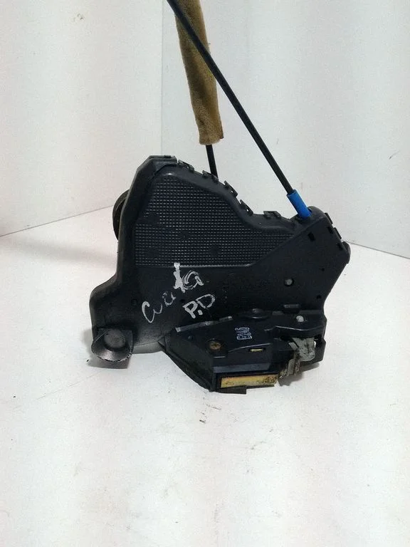 Front door lock – Toyota Corolla Verso AR10 (2004-2009)