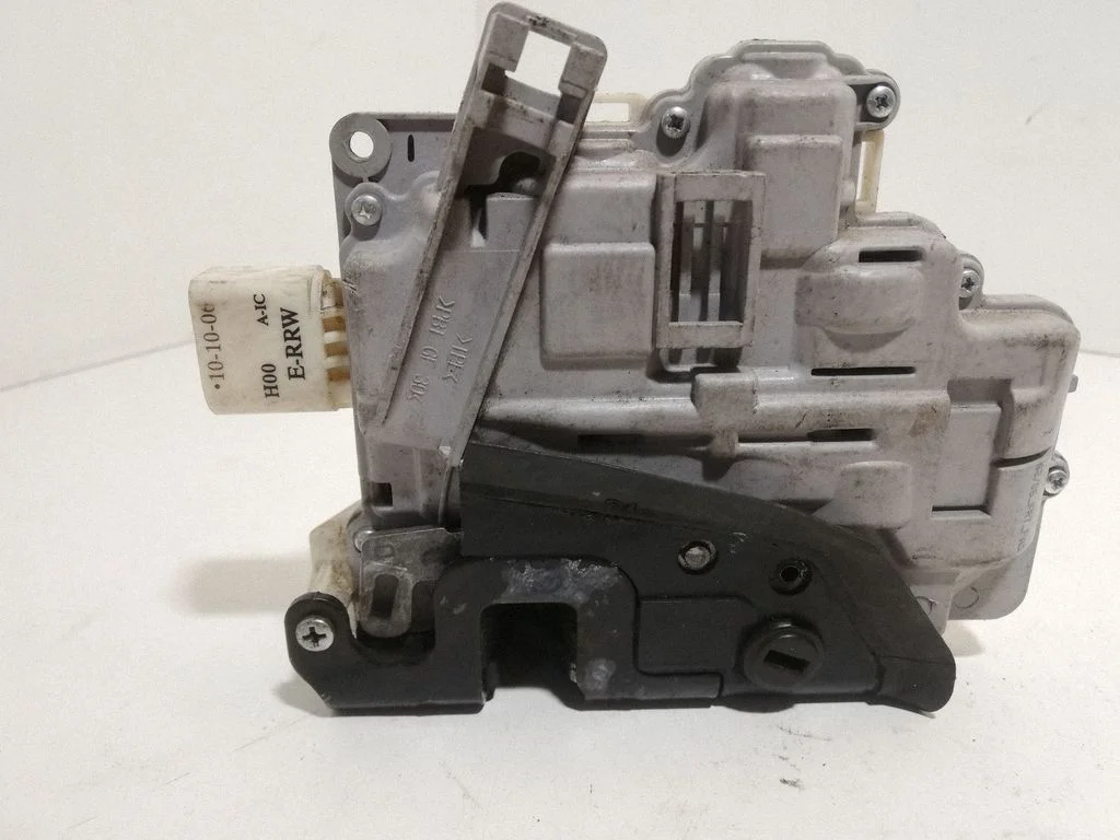 Front door lock 4F0839016