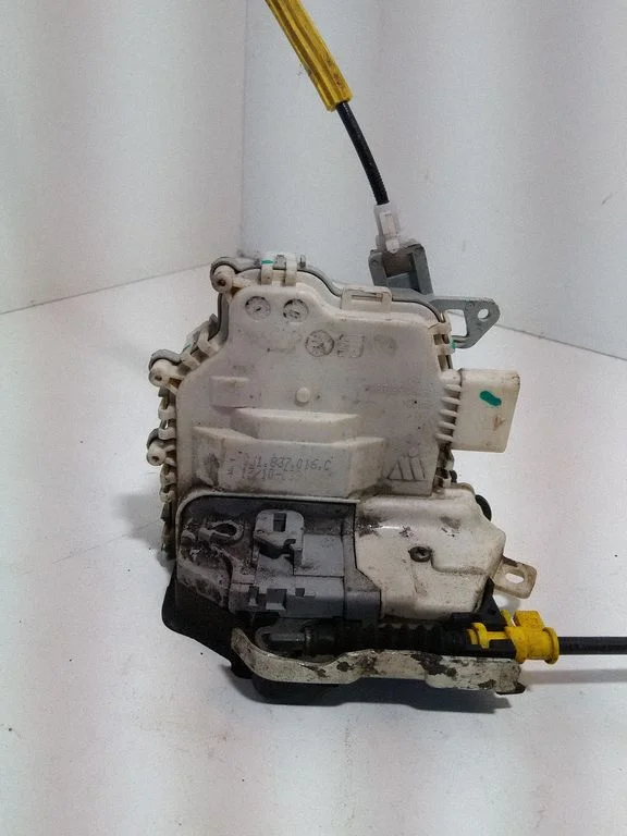 Front door lock 8J1837016C