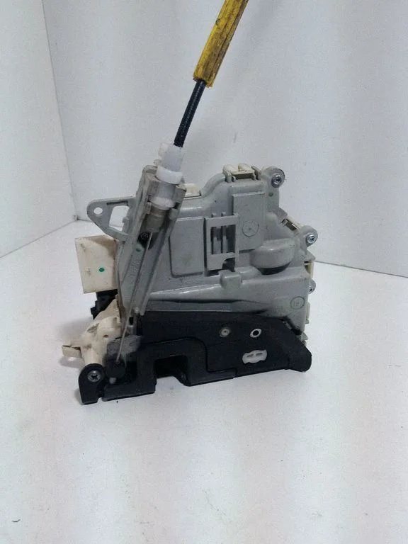 Front door lock 8J1837016C