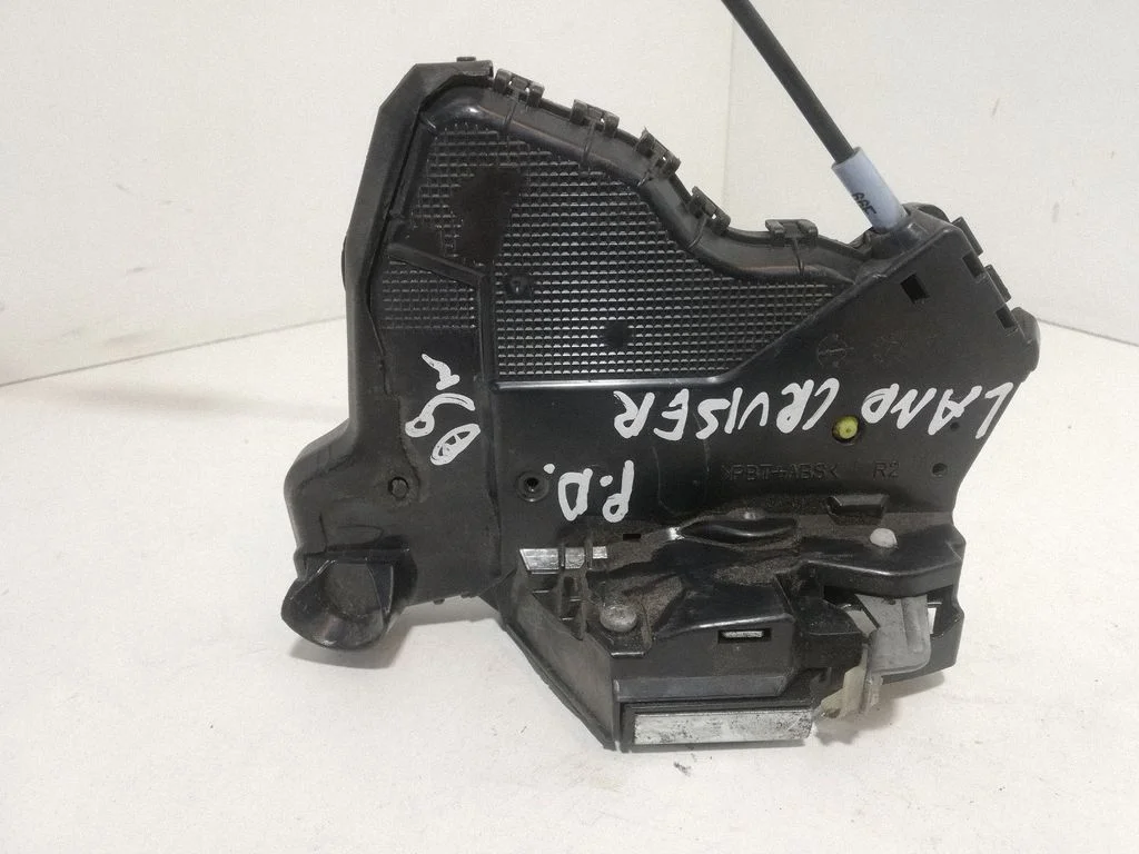 Front door lock – Toyota Land Cruiser (J200) (2008-)