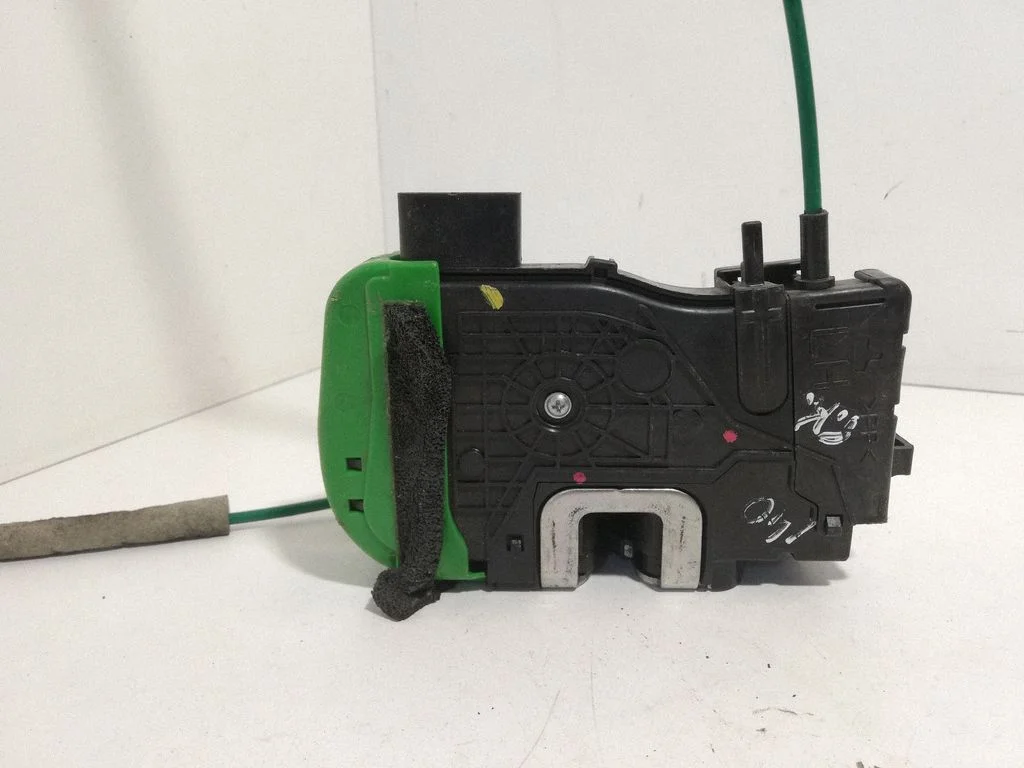 Front door lock 813103Z000