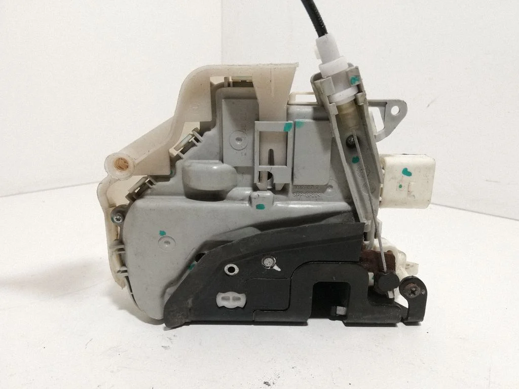 Esiukse lukk 8J1837015C