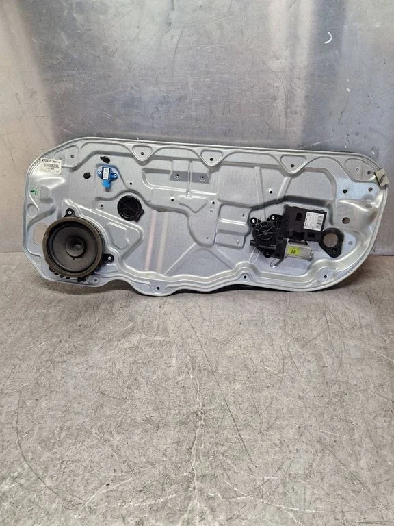 Front door window regulator with motor 8679979
