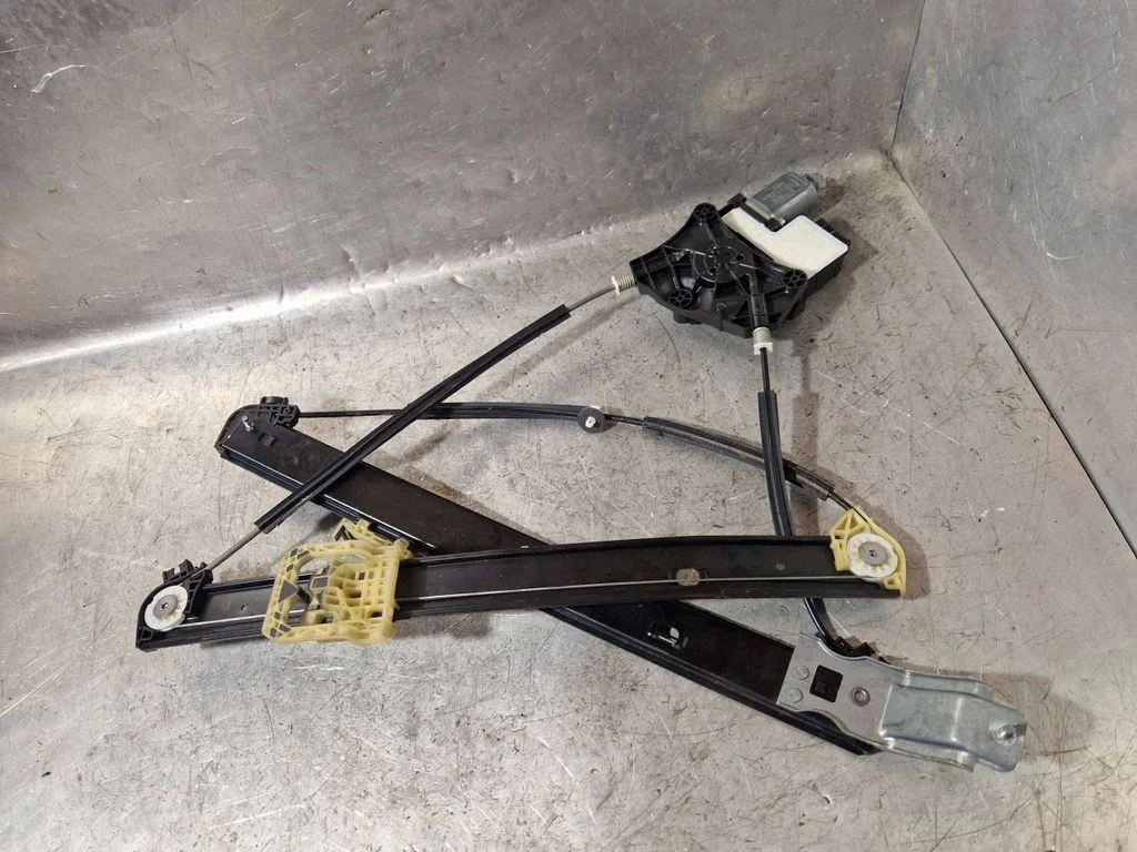 Front door window regulator with motor 2GM837462B