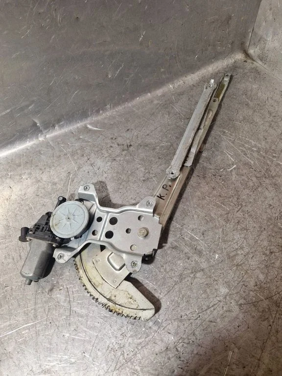 Front door window regulator with motor 8353063J00