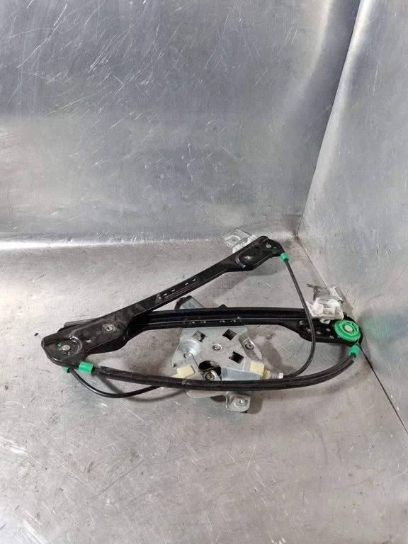 Front door window regulator with motor 16077320