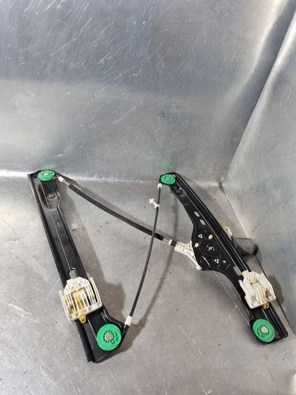 Front door window regulator with motor 6927028