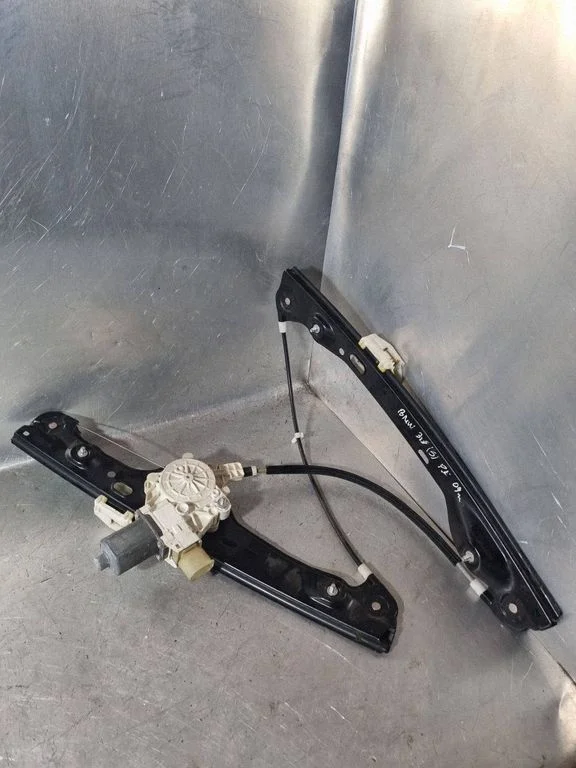 Front door window regulator with motor 7060265