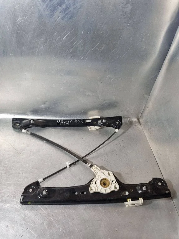 Front door window regulator with motor – right