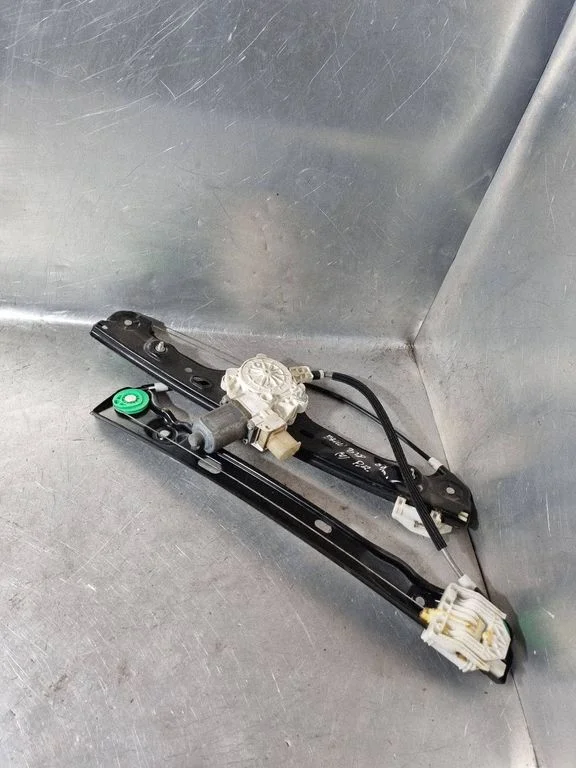 Front door window regulator with motor 6927027