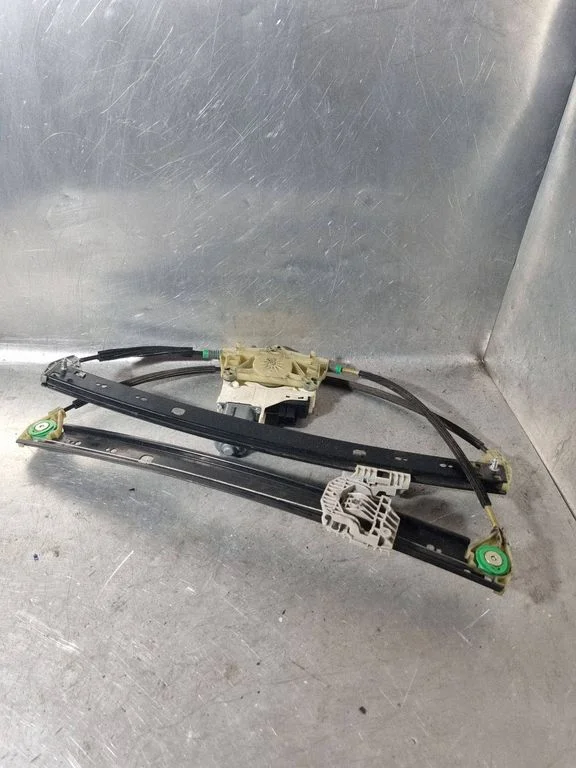 Front door window regulator with motor 4L0839412A