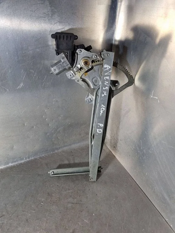 Front door window regulator with motor – Toyota Avensis T270 (2009-2012)