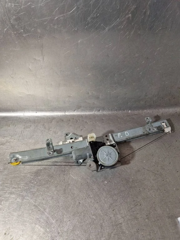 Front door window regulator with motor – Nissan X-Trail T32 (2014-2021)