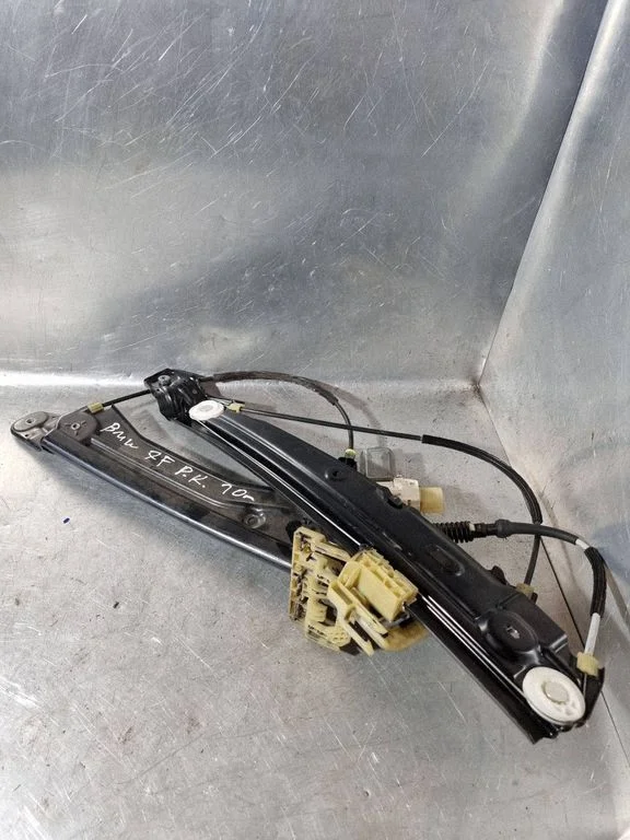 Front door window regulator with motor 0130822514