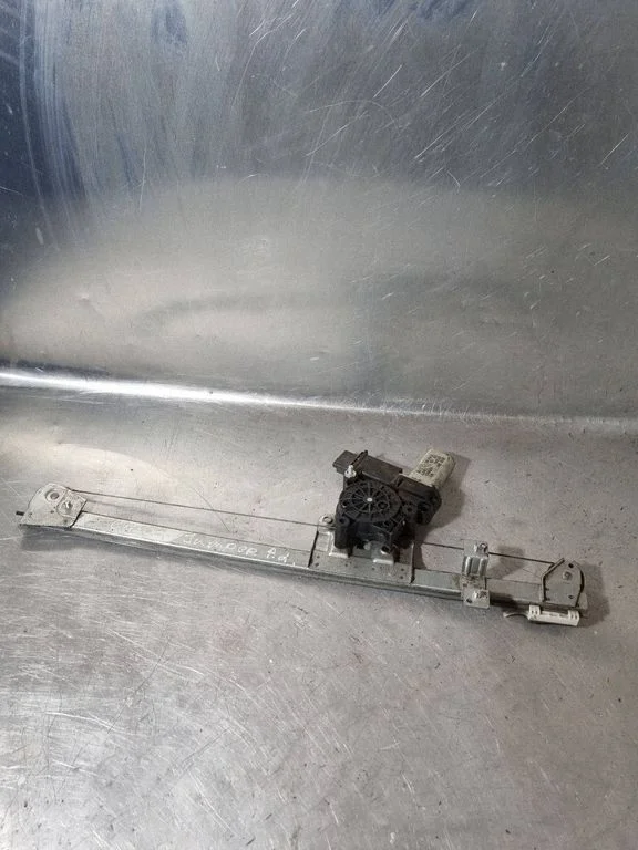 Front door window regulator with motor 3H1702A
