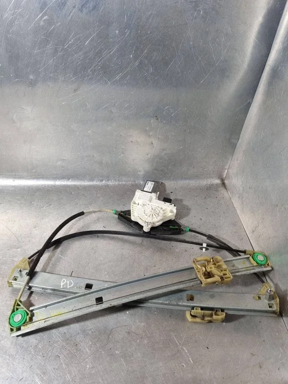 Esiukse elektriline aknatõstuk mootoriga 8K0959802