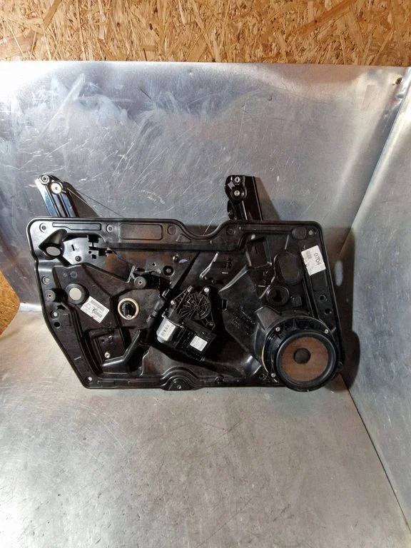 Front door window regulator with motor 5K0959701B