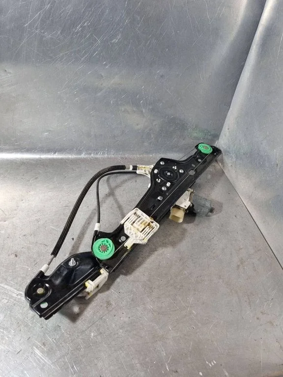 Front door window regulator with motor 6927027