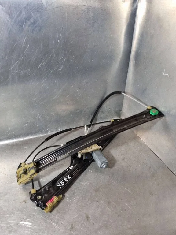 Front door window regulator with motor C11468101