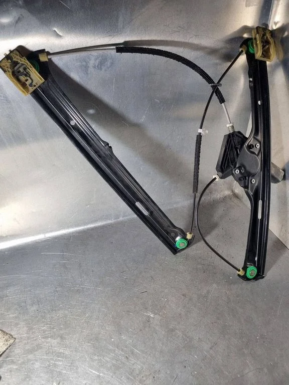 Front door window regulator with motor – BMW X5 F15 (2013-2017)