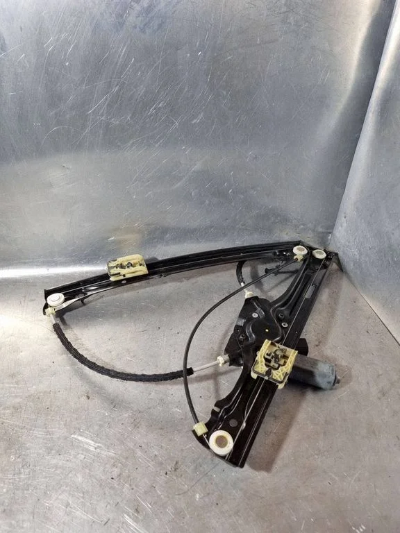 Front door window regulator with motor 1015164C2300