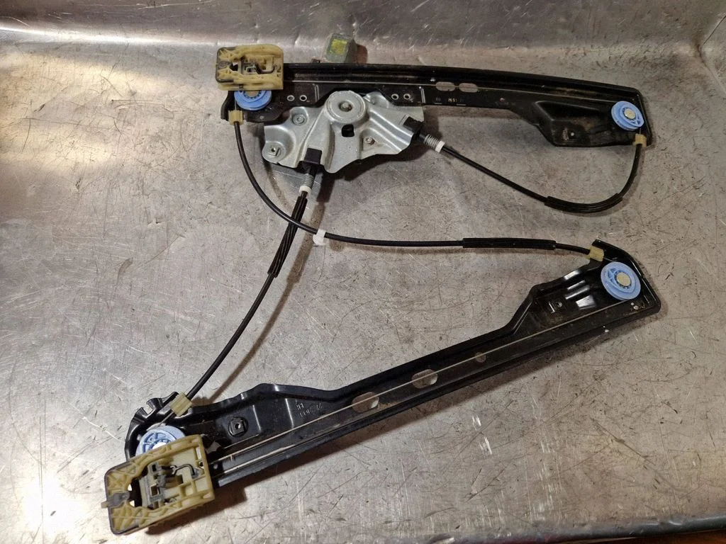 Front door window regulator with motor – Opel Zafira C (2011-2019)