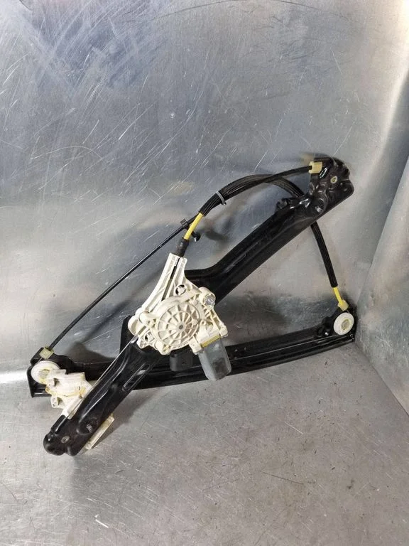 Front door window regulator with motor 7267691