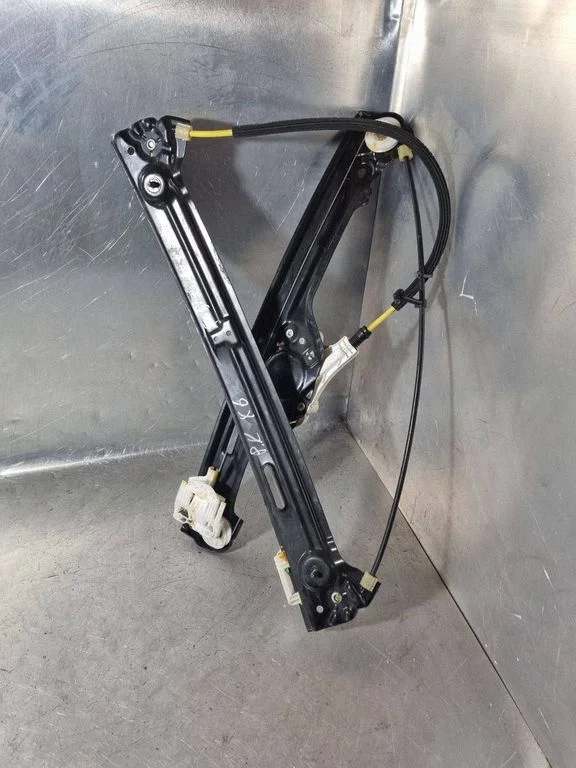 Front door window regulator with motor 7267691
