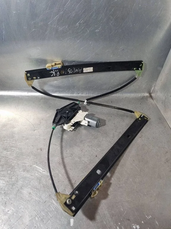 Front door window regulator with motor 8K0837461