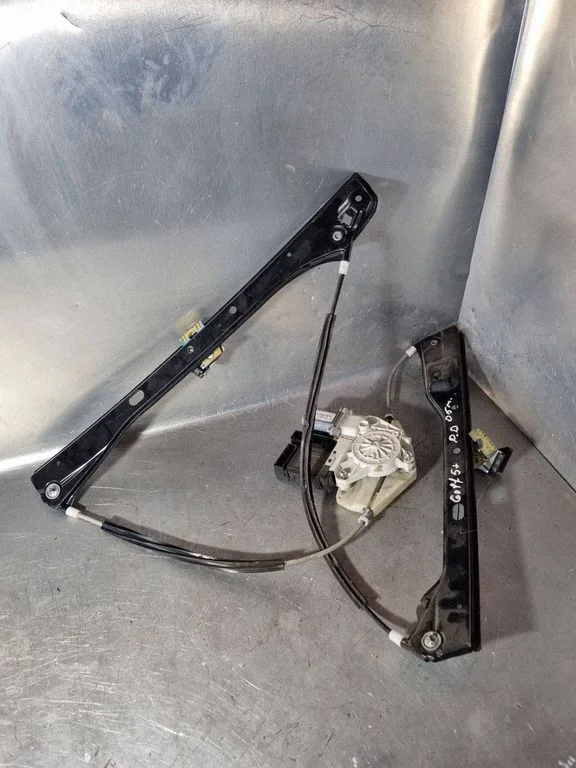 Front door window regulator with motor 5M1837402B