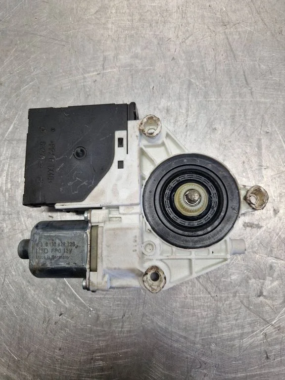 Front door window regulator motor – Volkswagen Golf Plus (2005-2013)