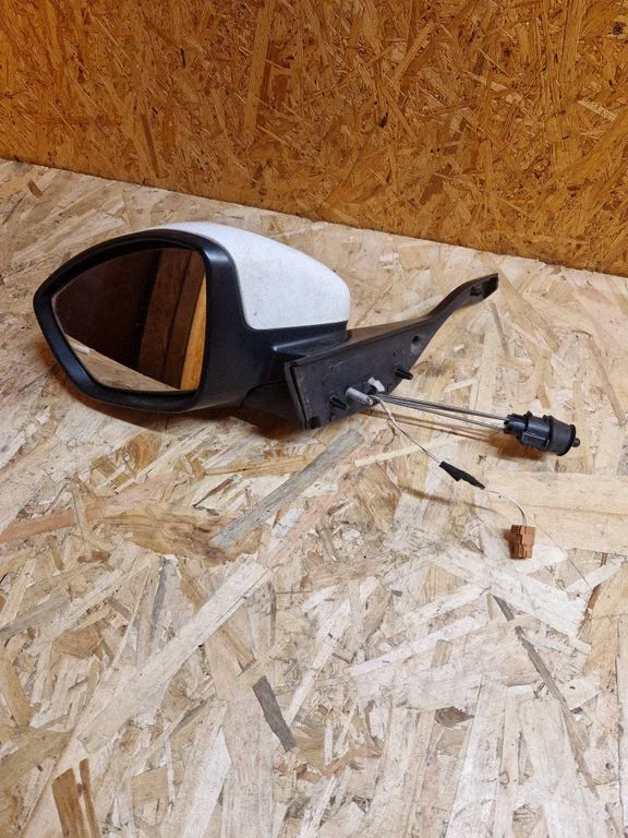 Esiukse elektriline välispeegel E20311047