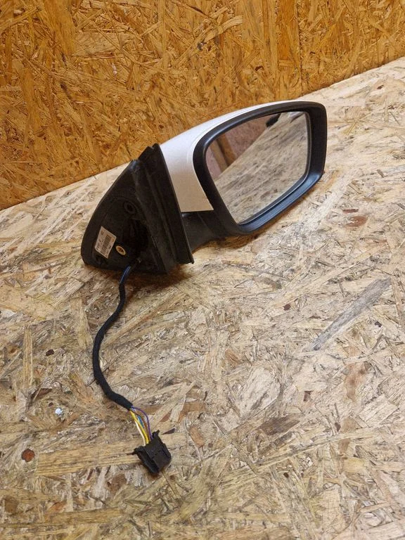 Lusterko elektryczne 5JB857408K