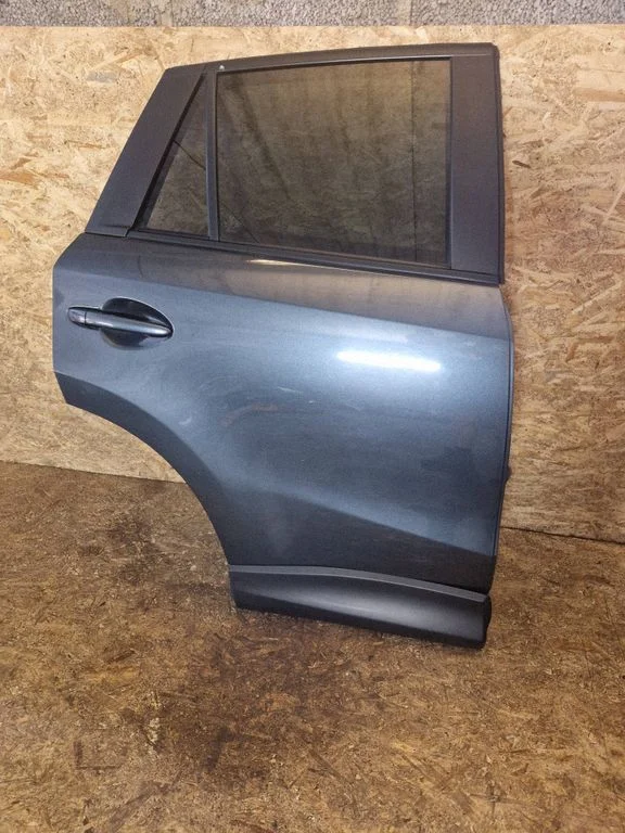 Rear door – right