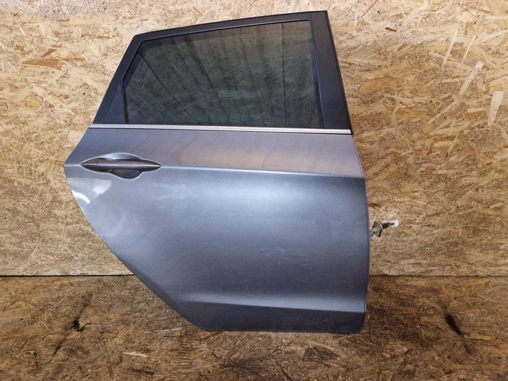 Rear door – right