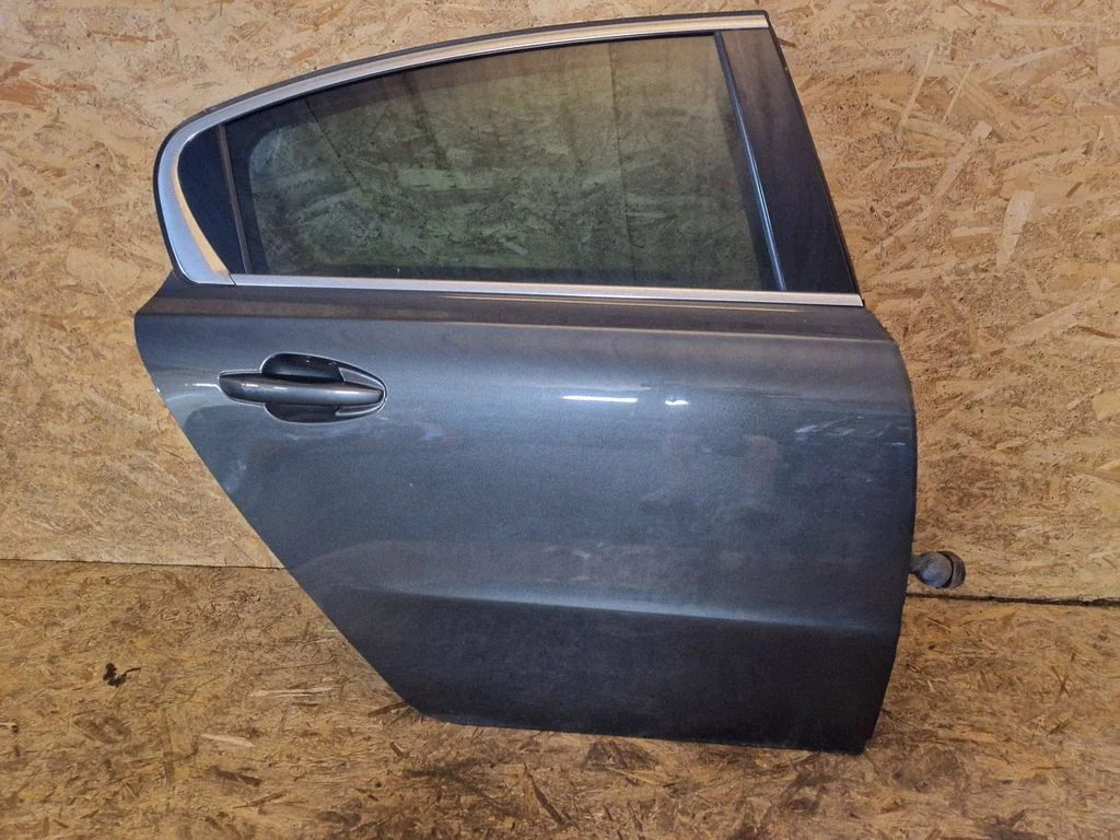 Rear door – right
